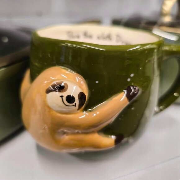 Smiling sloth hug with green coffee mug 18.94oz 596ml - Picture 4 of 6